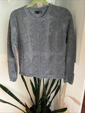 Women's Gray Textured Crewneck Sweater - Casual Everyday Layering